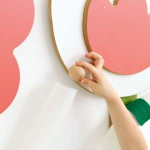 Vægleg med kuglerør - Blomster